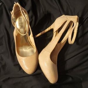Jennifer Lopez heels